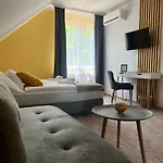 Aventurin House *** *