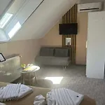 Aventurin House *** * Révfülöp