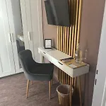 Aventurin House *** Πανσιόν
