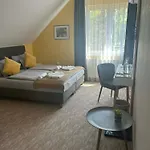 Aventurin House *** Πανσιόν *