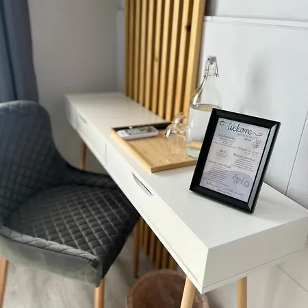 Aventurin House *** *