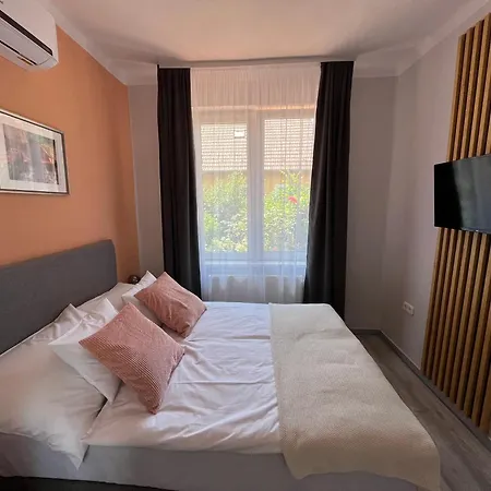 Aventurin House *** Πανσιόν Révfülöp