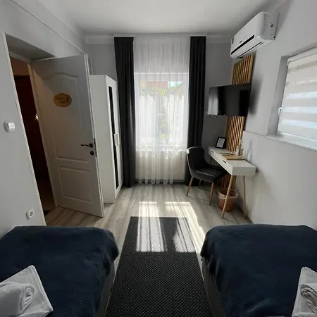 Πανσιόν Aventurin House *** Révfülöp