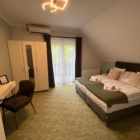 Πανσιόν Aventurin House *** Révfülöp