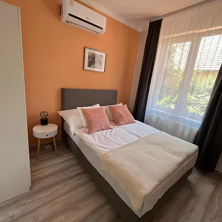 Aventurin House *** ゲストハウス Révfülöp