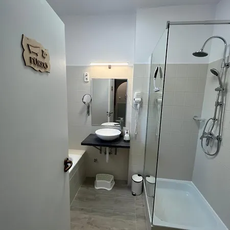 Aventurin House *** ゲストハウス *