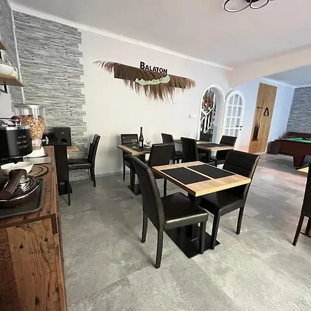 Aventurin House *** Πανσιόν Révfülöp