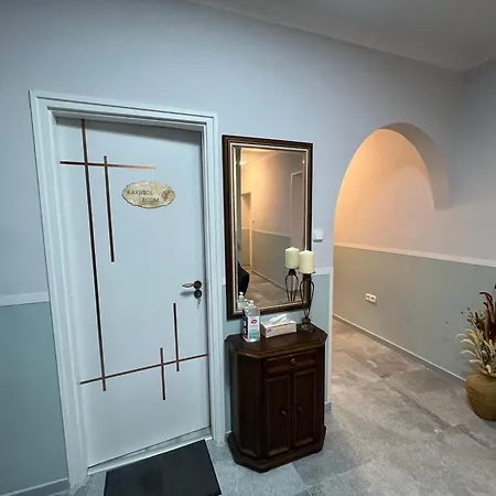 Πανσιόν Aventurin House *** *