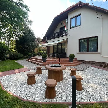 Πανσιόν Aventurin House ***