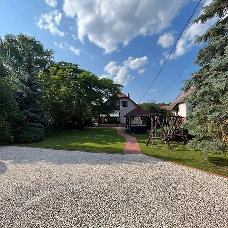 ゲストハウス Aventurin House *** Révfülöp