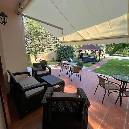 Aventurin House *** ゲストハウス *