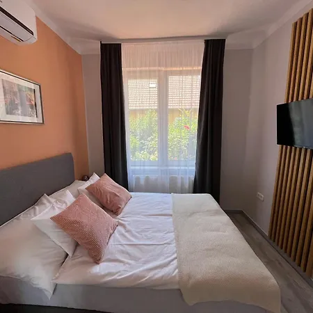 Aventurin House *** Ревфюлёп