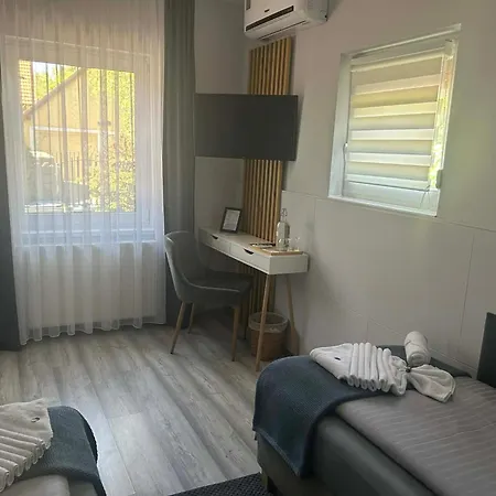 Πανσιόν Aventurin House *** Révfülöp