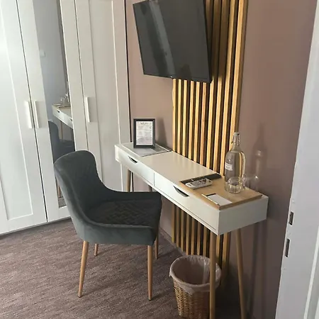 Aventurin House *** Πανσιόν