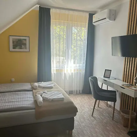 Πανσιόν Aventurin House *** *