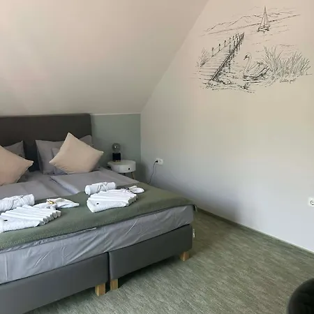 Πανσιόν Aventurin House *** Révfülöp