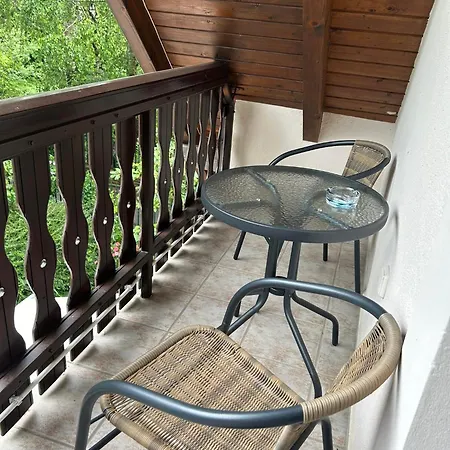 Πανσιόν Aventurin House ***