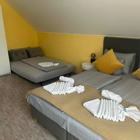Aventurin House *** Πανσιόν *