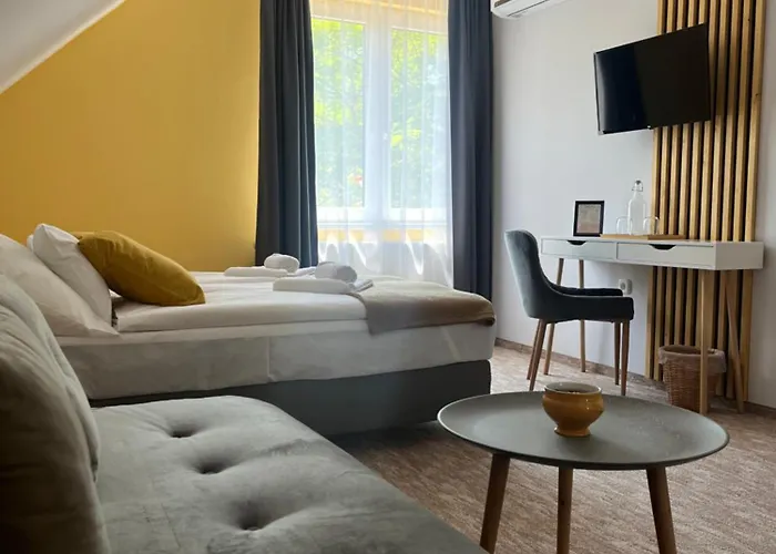 Aventurin House *** *