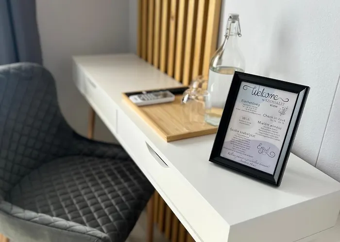 Aventurin House *** *